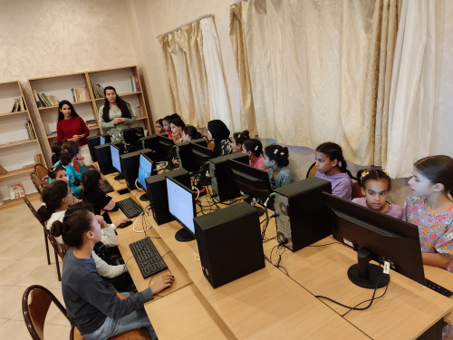 Formation pour les orphelines sur les outils informatiques