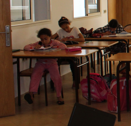Aide aux devoirs pour les orphelins d'Al Mobadara