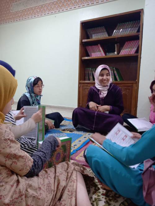 Séance de récitation du coran des orphelines